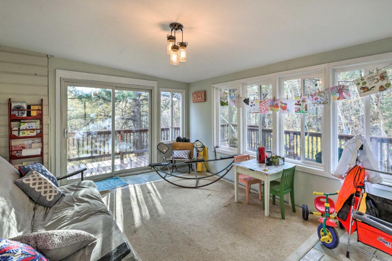 Stunning Golden Home With Deck About 35 Mi To Denver! Екстер'єр фото