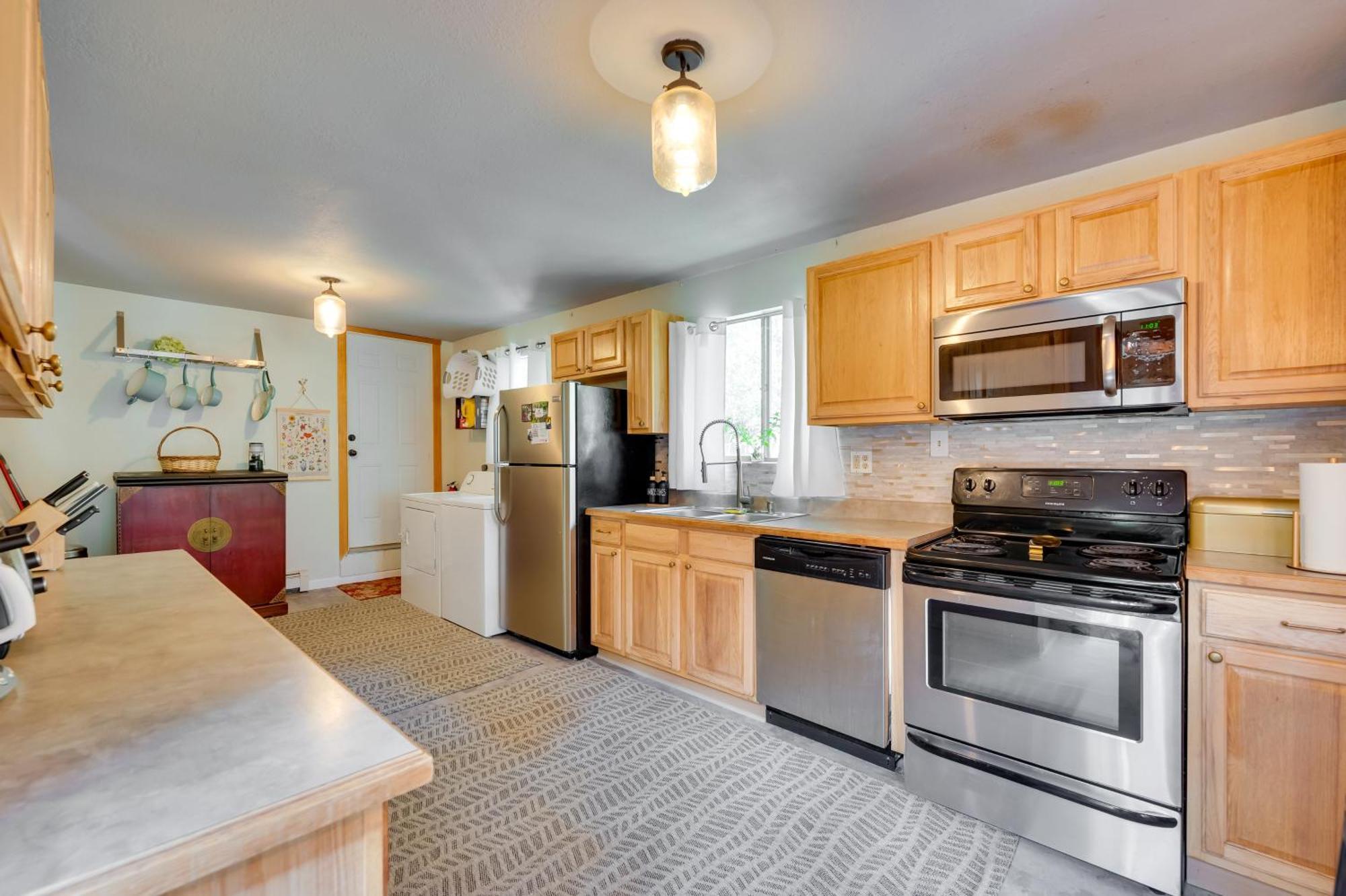 Stunning Golden Home With Deck About 35 Mi To Denver! Екстер'єр фото