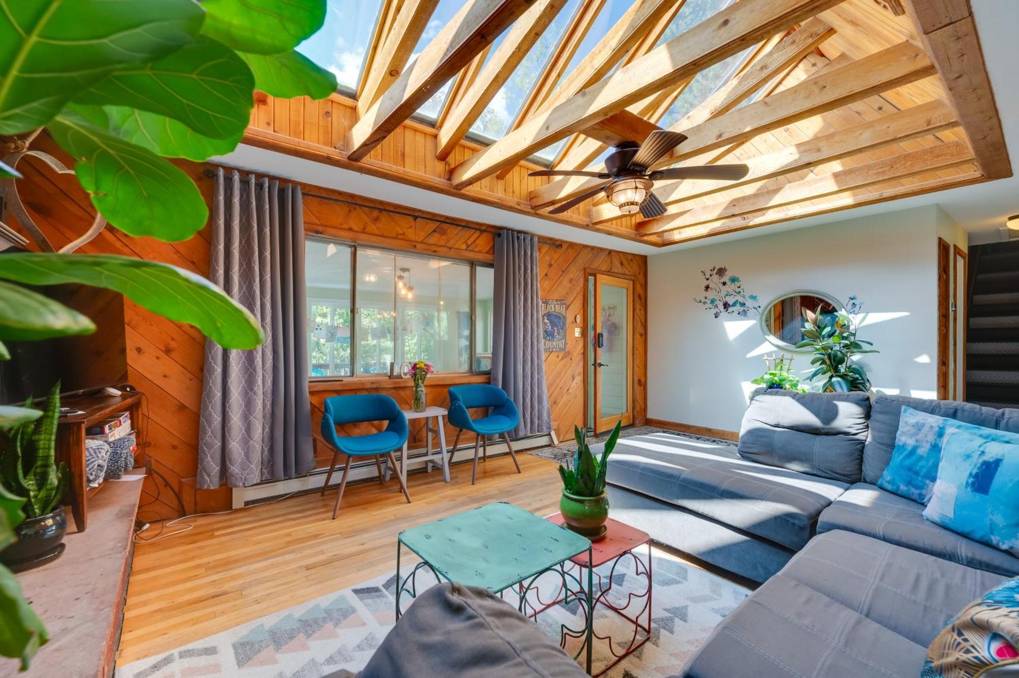 Stunning Golden Home With Deck About 35 Mi To Denver! Екстер'єр фото