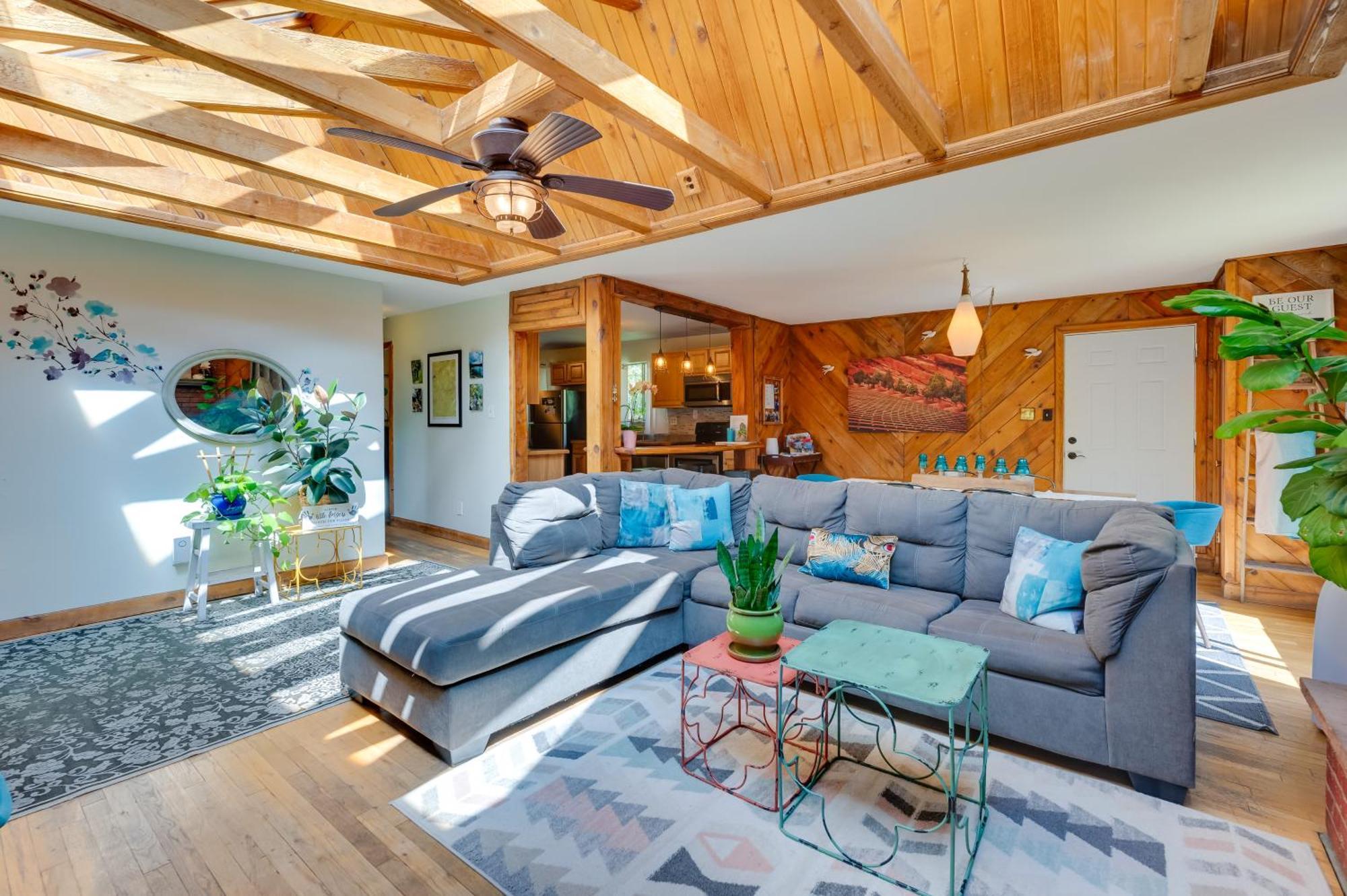 Stunning Golden Home With Deck About 35 Mi To Denver! Екстер'єр фото