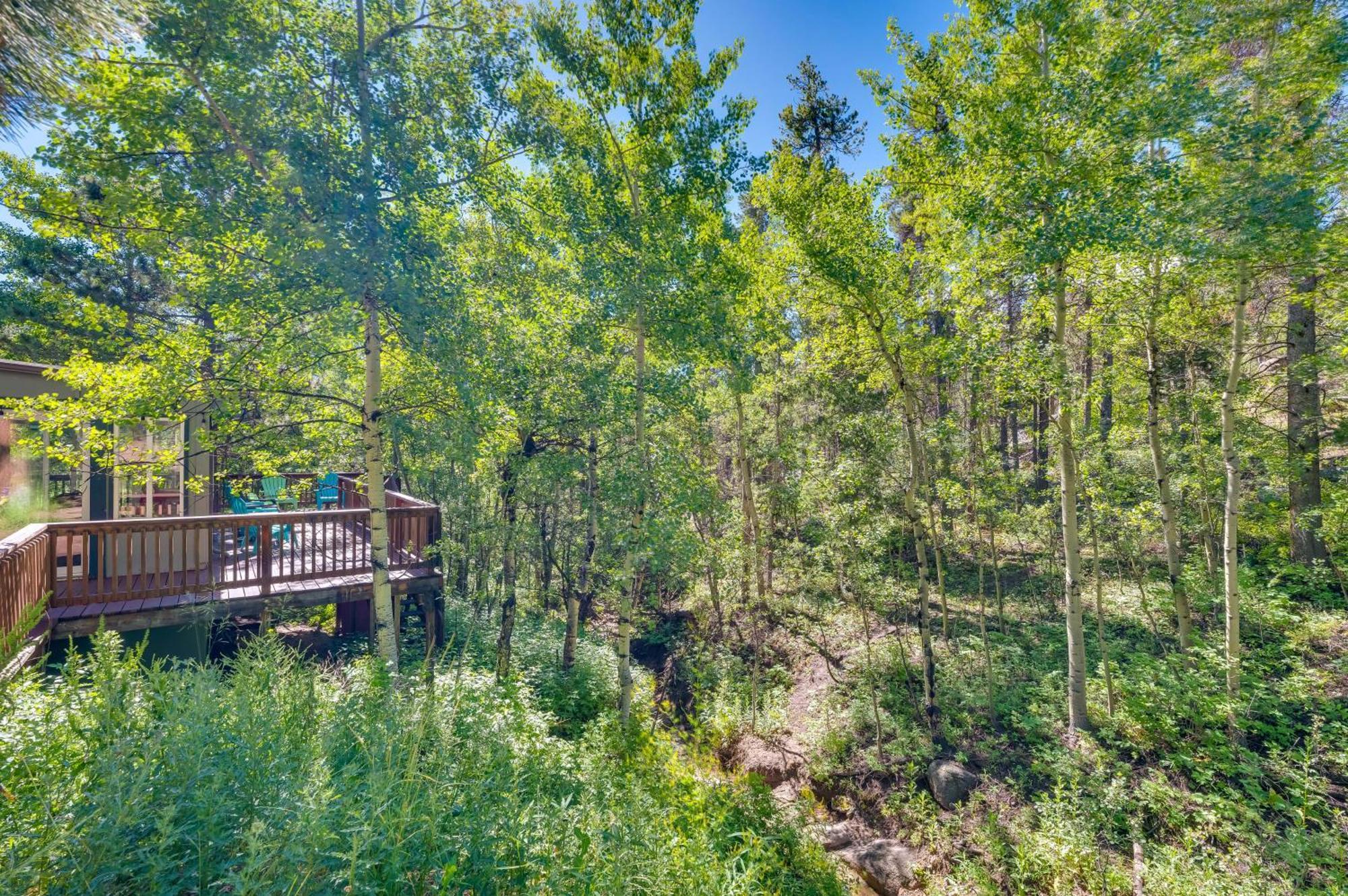 Stunning Golden Home With Deck About 35 Mi To Denver! Екстер'єр фото