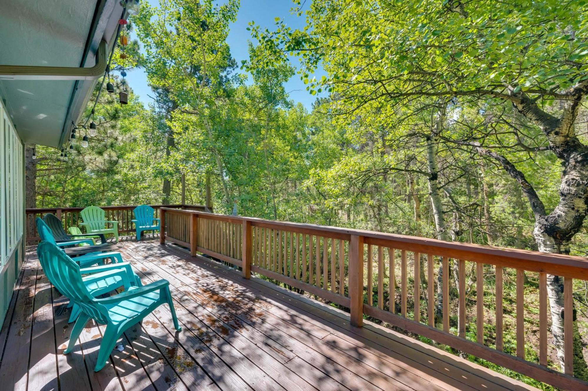 Stunning Golden Home With Deck About 35 Mi To Denver! Екстер'єр фото