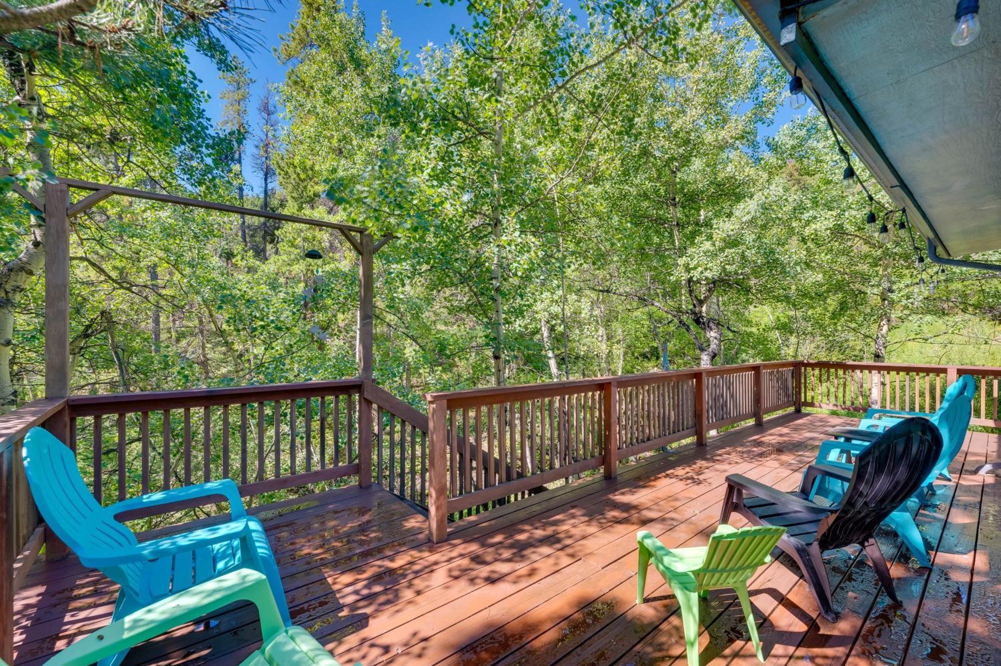 Stunning Golden Home With Deck About 35 Mi To Denver! Екстер'єр фото